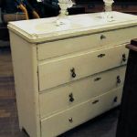 87 7302 CHEST OF DRAWERS